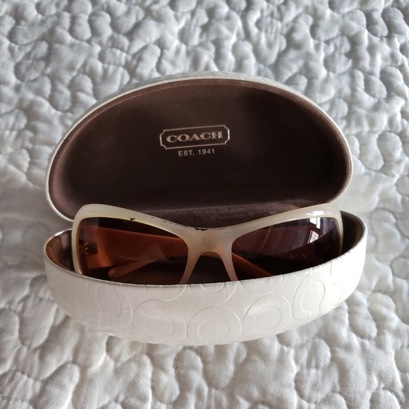 COACH "C" logo off-white large hard sunglass case - Picture 2 of 6